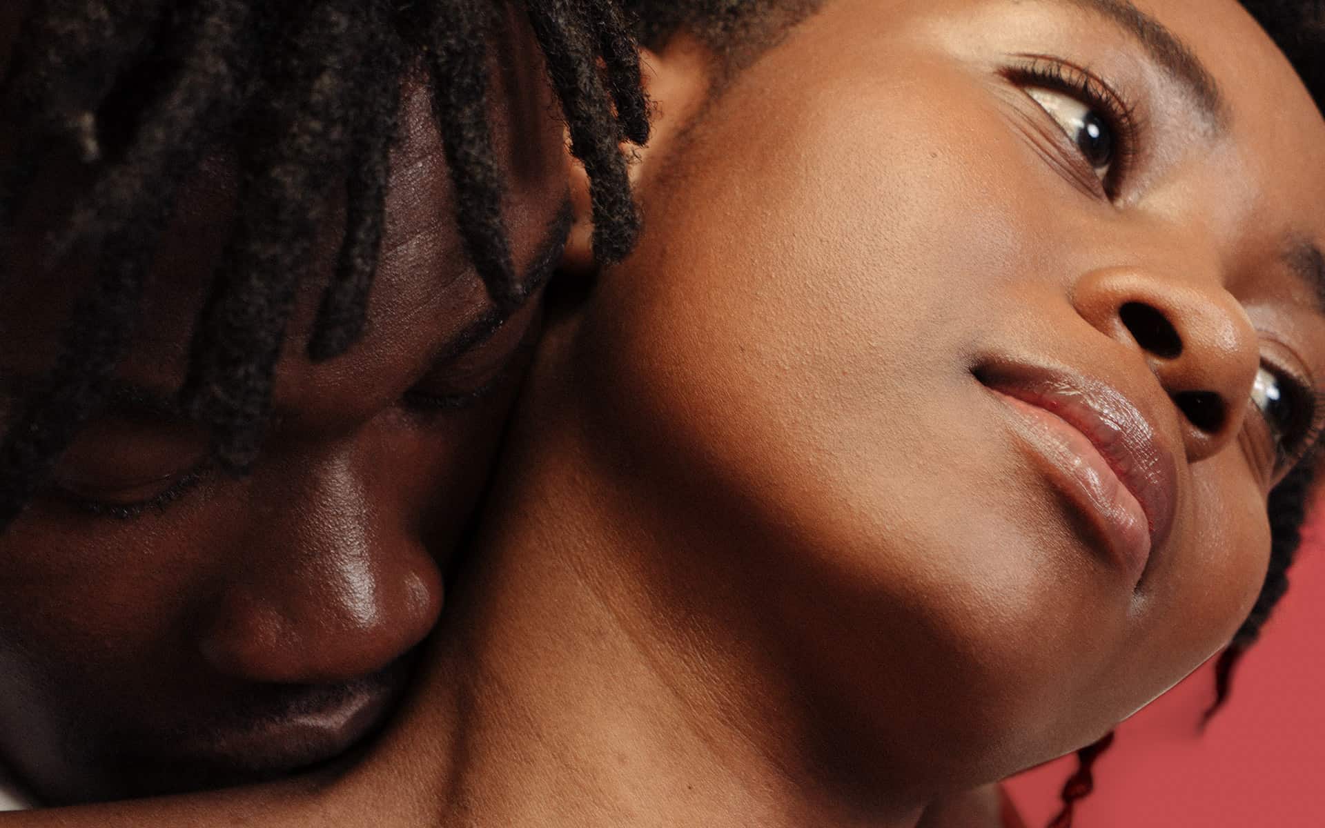 9 signs someone's in love with you - LoveMatters Africa